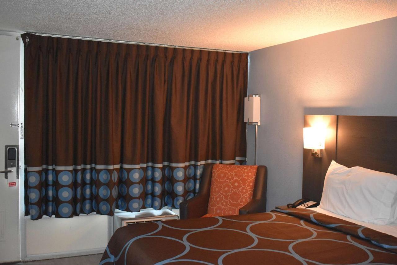 Super 8 By Wyndham Riverside Al Kültér fotó